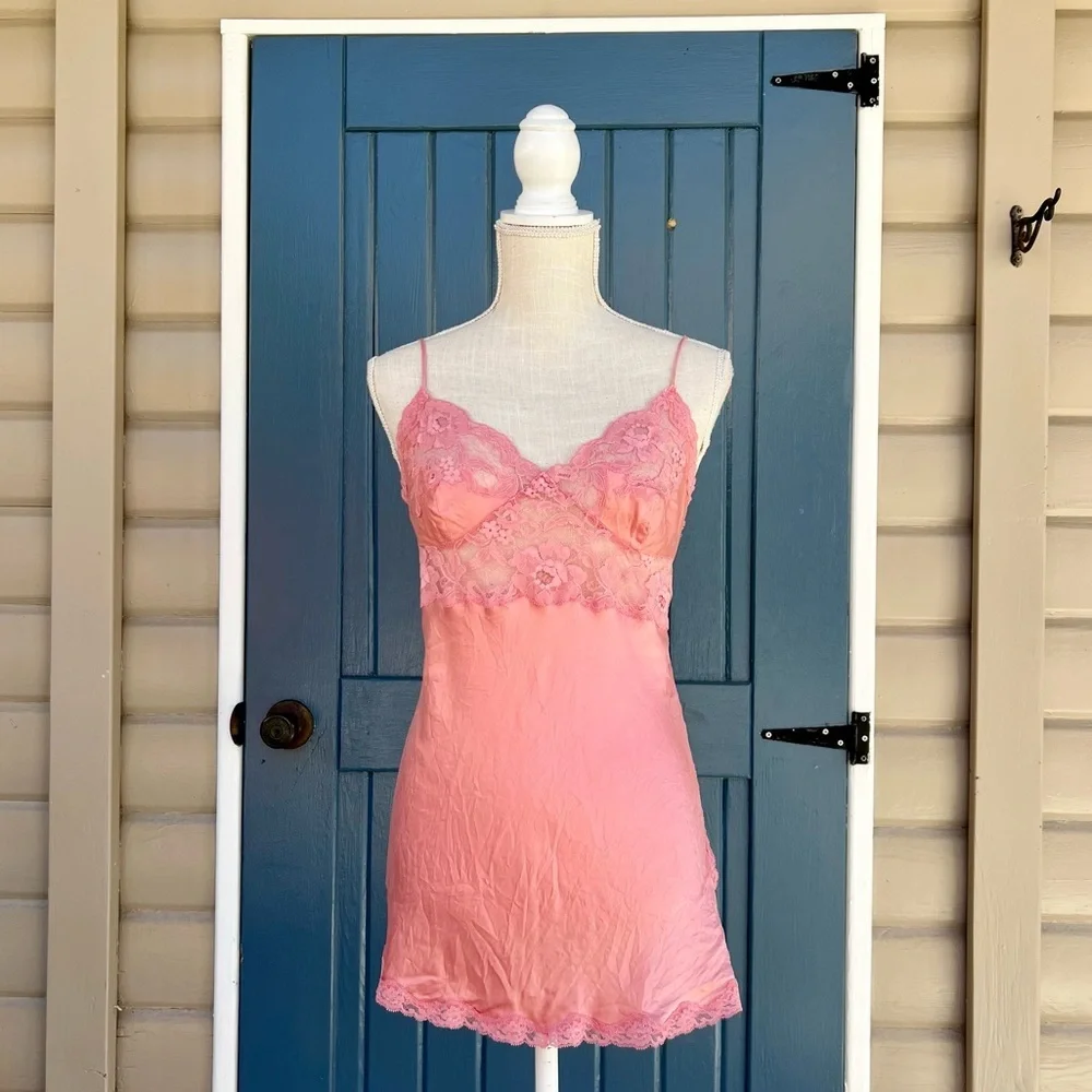 Vintage Y2K Victoria's Secret 100% Silk Coral Pink Lace Chemise Women's Size M